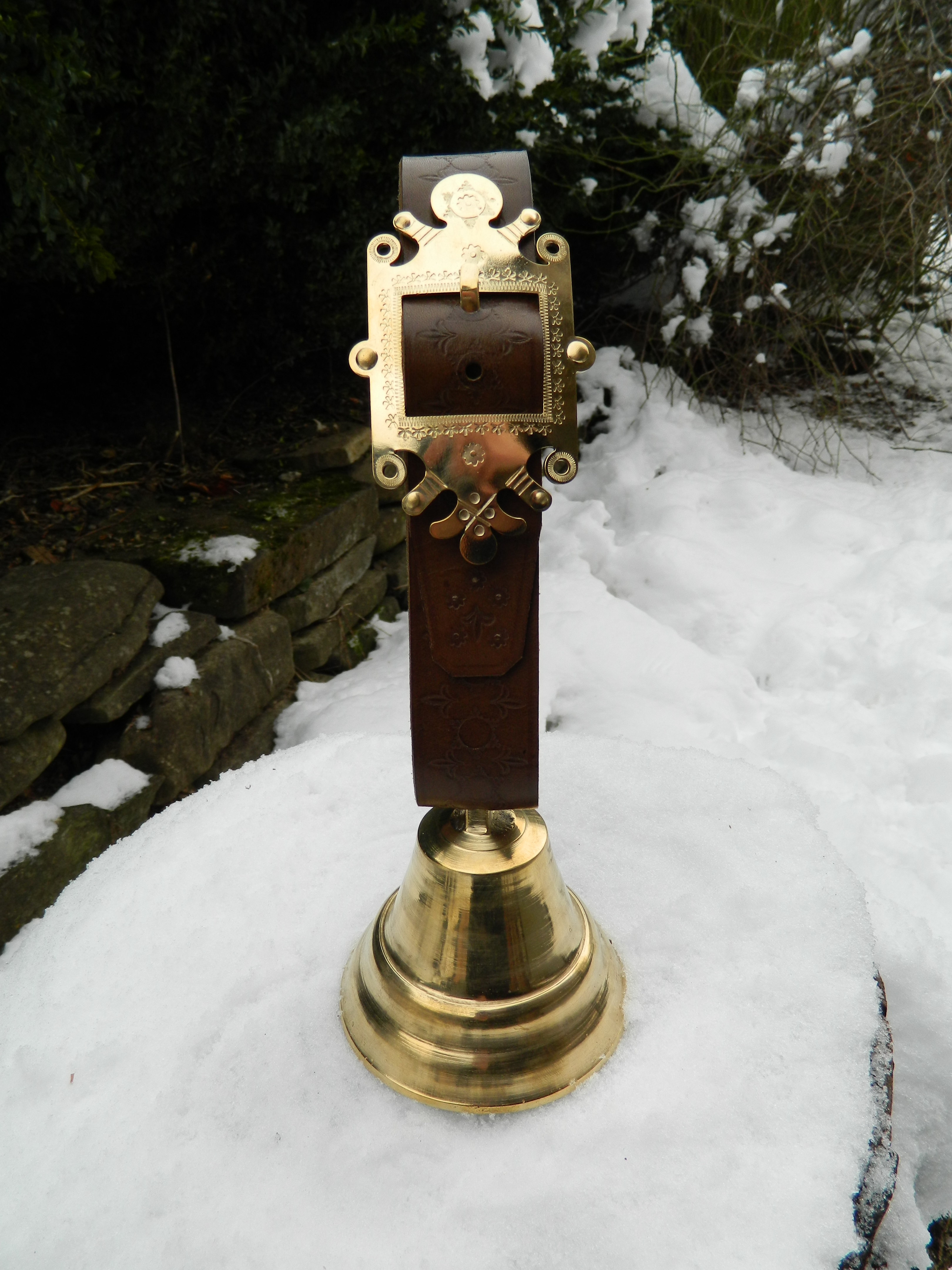 Veľký mosadzný zvonec s blanciarom